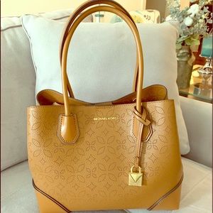 EUC Michael Kors purse.